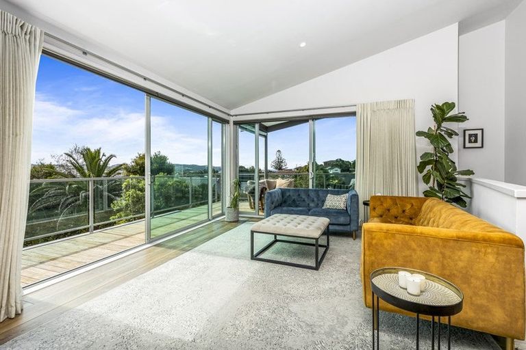 Photo of property in 3 Veronica Close, Red Beach, 0932