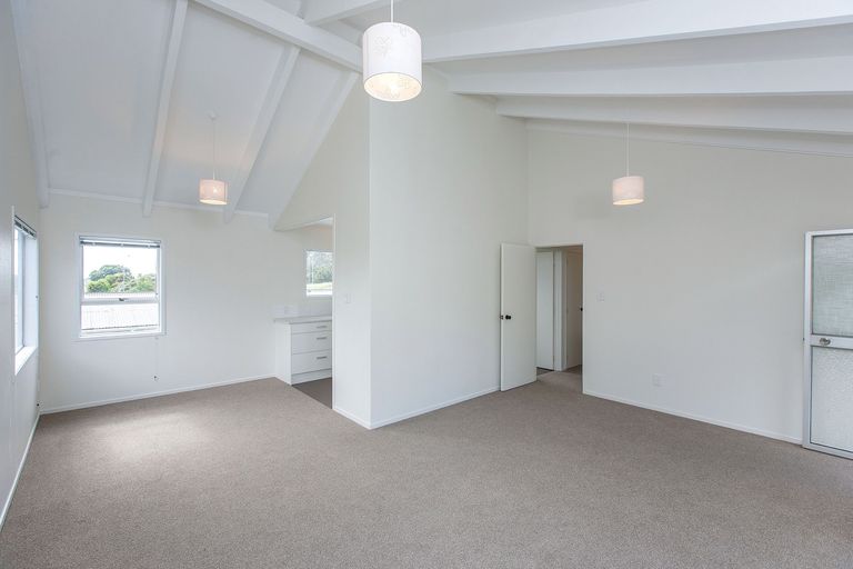 Photo of property in 1/1 Celeste Place, Totara Vale, Auckland, 0627