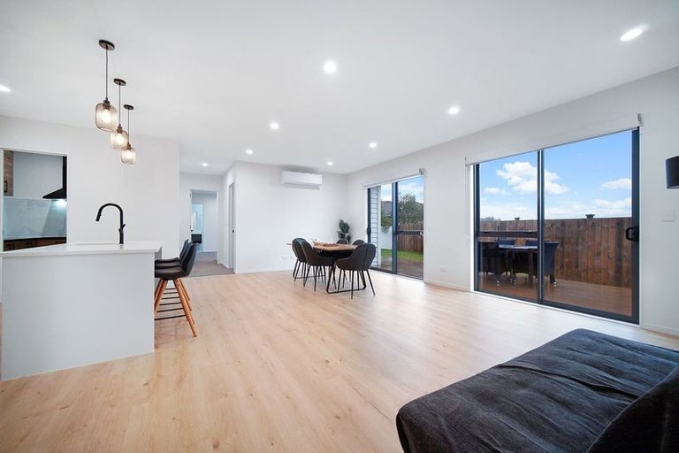 Photo of property in 7 Tautoru Avenue, Orewa, 0931