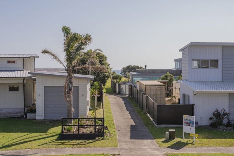 Photo of property in 102 Corokia Place, Matarangi, Whitianga, 3592