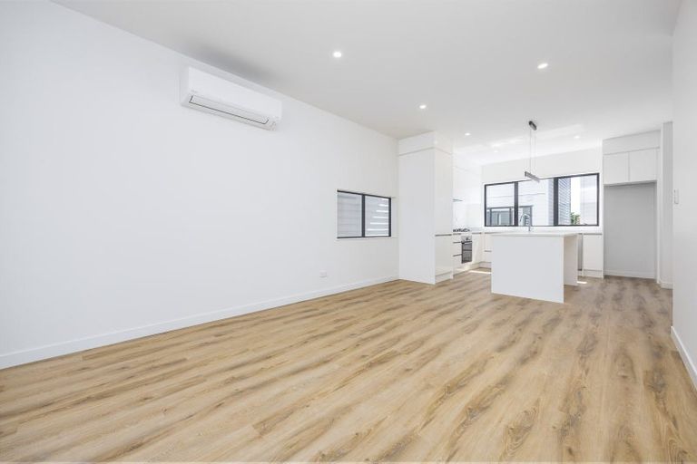 Photo of property in 17b Hogans Road, Glenfield, Auckland, 0629