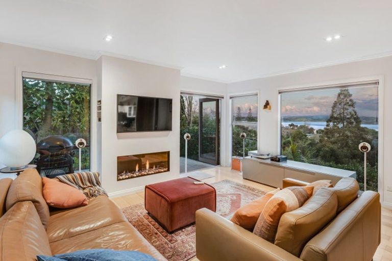 Photo of property in 7 Fenton Terrace, Cockle Bay, Auckland, 2014