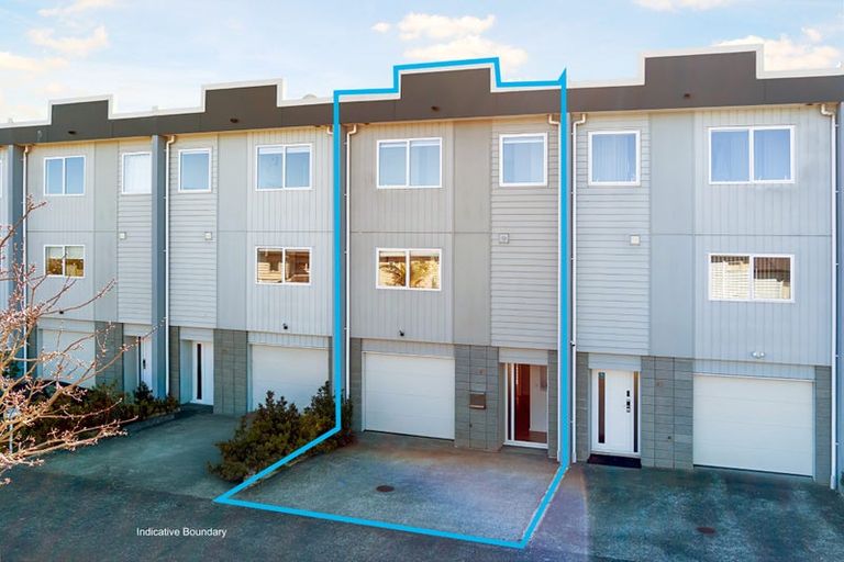 Photo of property in 81 Bordeaux Parade, Te Atatu South, Auckland, 0610