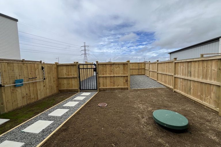 Photo of property in 18 Kapeta Lane, Karaka, 2113