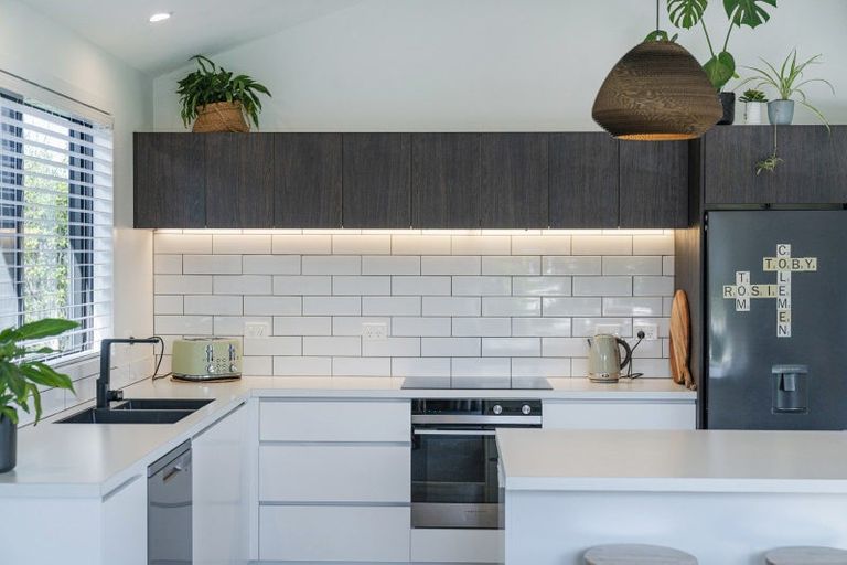 Photo of property in 128 Kupe Drive, Whitianga, 3510