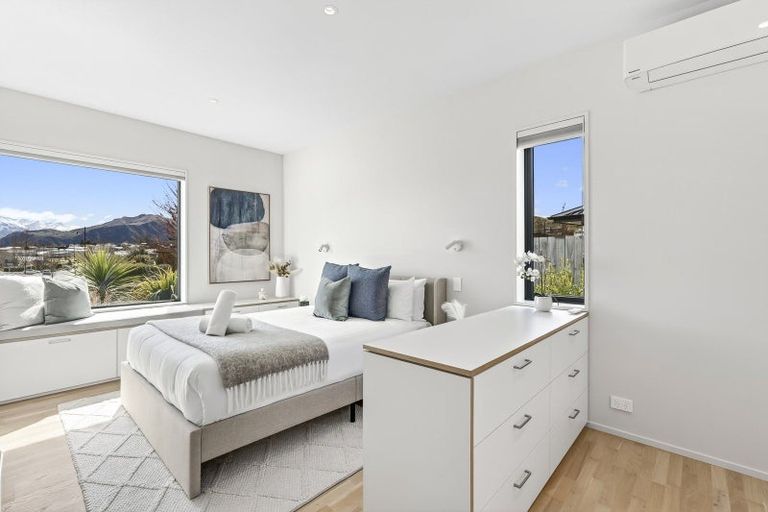 Photo of property in 15 Kereru Crescent, Wanaka, 9305