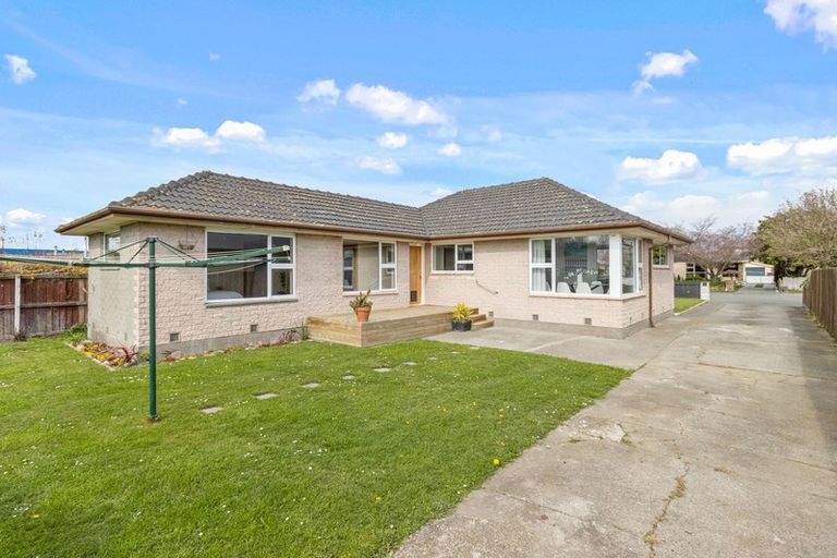Photo of property in 22 Skerten Avenue, Hornby, Christchurch, 8042