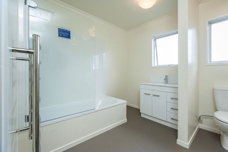 Photo of property in 1/1 Celeste Place, Totara Vale, Auckland, 0627