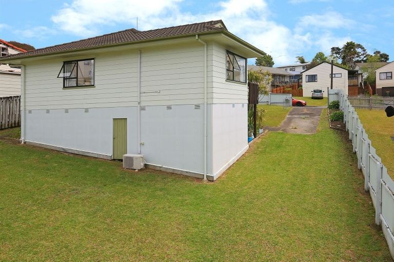 Photo of property in 4 Landsdale Place, Massey, Auckland, 0614