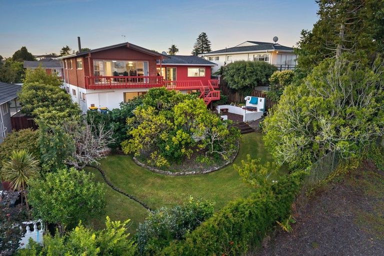 Photo of property in 6 Chelsea View Drive, Chatswood, Auckland, 0626