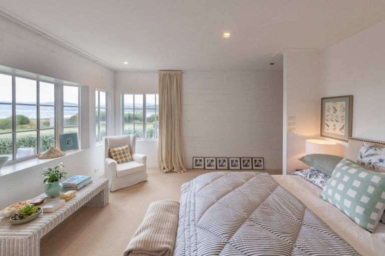 Photo of property in 7 Marine Parade, Seatoun, Wellington, 6022