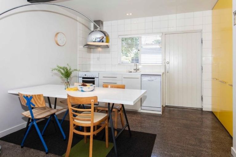 Photo of property in 4/23 Holly Road, St Albans, Christchurch, 8014