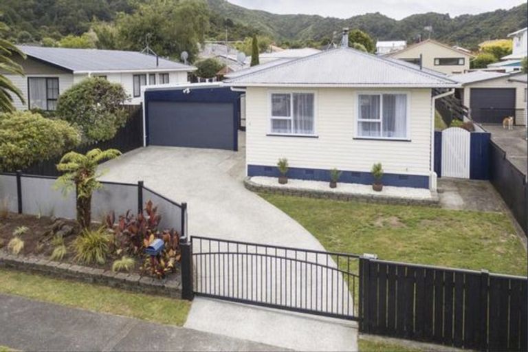 Photo of property in 8 Karamea Grove, Wainuiomata, Lower Hutt, 5014