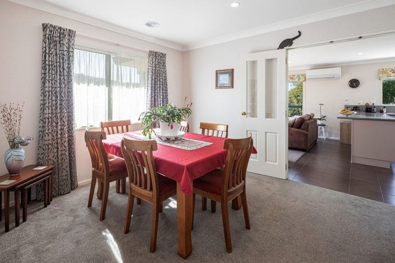 Photo of property in 5 Ridley Green, Churton Park, Wellington, 6037