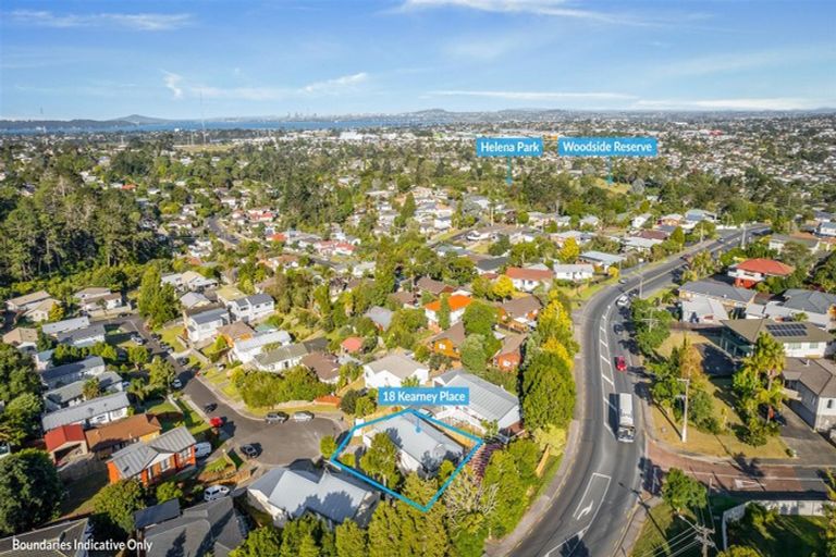 Photo of property in 18 Kearney Place, Massey, Auckland, 0614