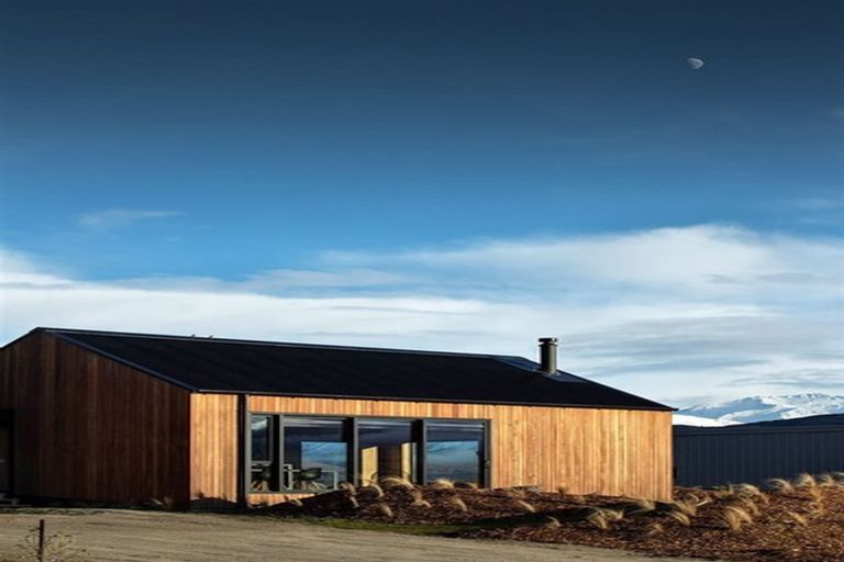 Photo of property in 12 Avalanche Place, Wanaka, 9305
