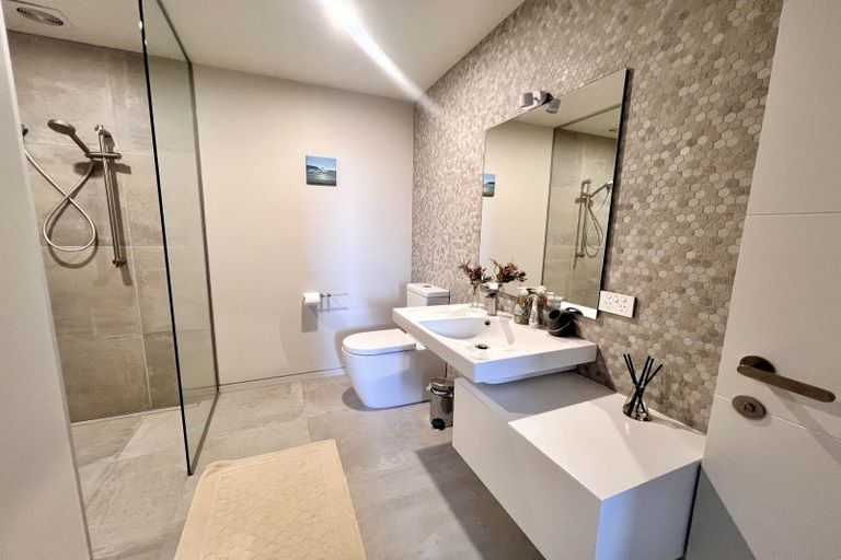 Photo of property in 20 Mckellar Drive, Jacks Point, Queenstown, 9371