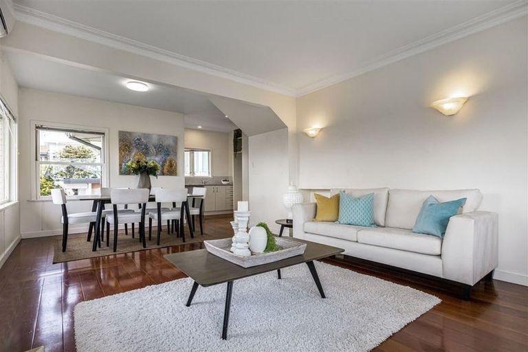 Photo of property in 85 Stanley Point Road, Stanley Point, Auckland, 0624