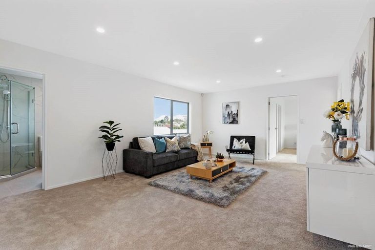 Photo of property in 8a Karamu Street, Te Atatu Peninsula, Auckland, 0610