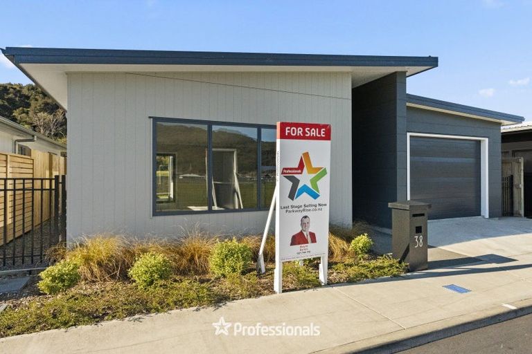 Photo of property in 16 Harry Martin Lane, Wainuiomata, Lower Hutt, 5014