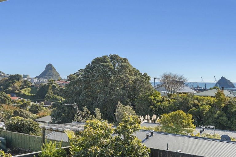 Photo of property in 4 Carver Place, Lynmouth, New Plymouth, 4310