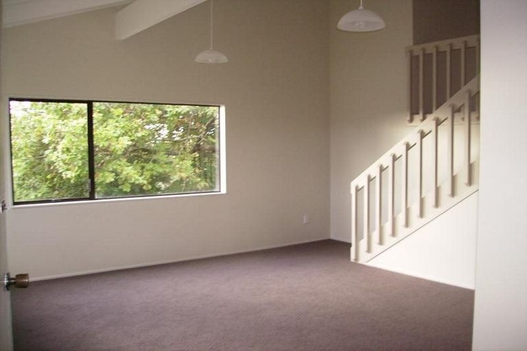 Photo of property in 2/4 Catrina Avenue, Birkenhead, Auckland, 0626