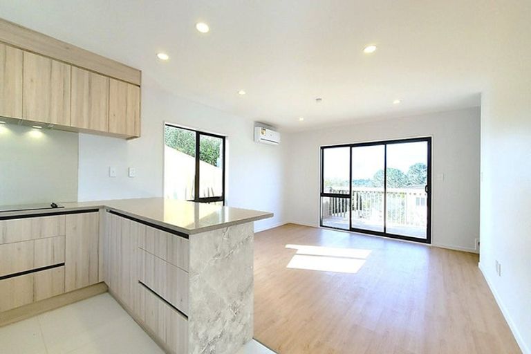 Photo of property in 44 Cyclarama Crescent, Massey, Auckland, 0614