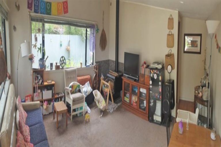 Photo of property in 10 Mckenzie Place, Waikuku Beach, 7402