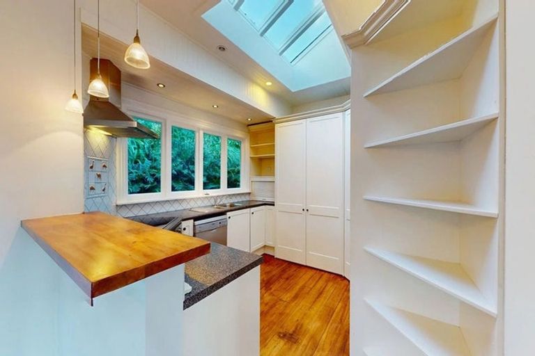 Photo of property in 43 Trelissick Crescent, Ngaio, Wellington, 6035