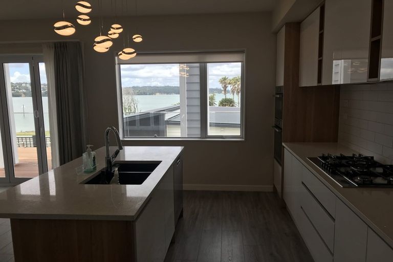 Photo of property in 10 Gunn Way, Hobsonville, Auckland, 0616