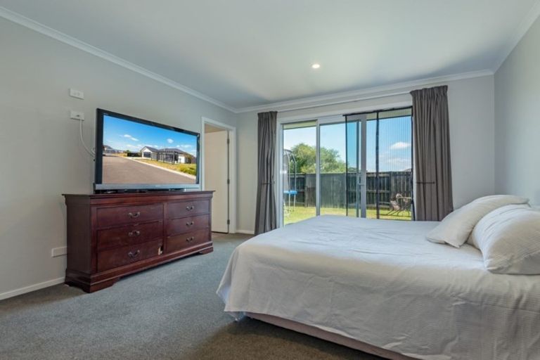 Photo of property in 20 Pegasus Place, Kelvin Grove, Palmerston North, 4414