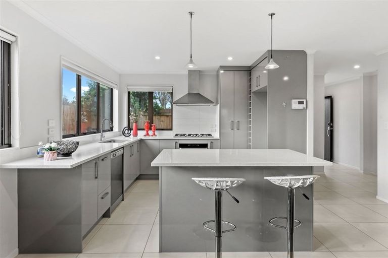 Photo of property in 35 Tarapiroe Avenue, Takanini, 2112