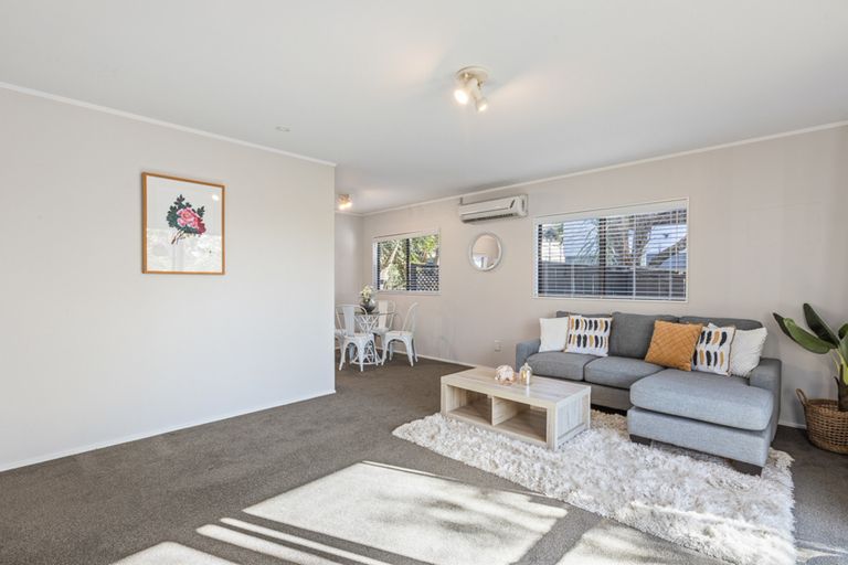 Photo of property in 3/39 Fairmount Road, Titirangi, Auckland, 0604