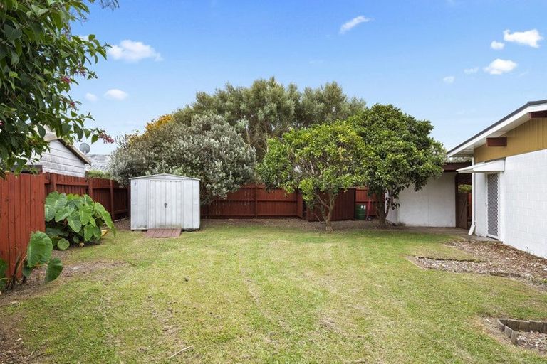 Photo of property in 8 Alf Walker Place, Papakura, 2110