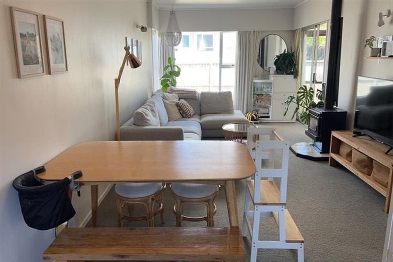 Photo of property in 17a Thorburn Avenue, Red Beach, 0932