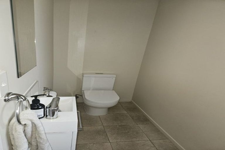 Photo of property in 15 Cantua Close, Totara Heights, Auckland, 2105