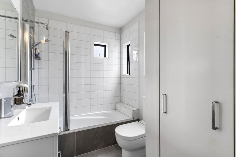 Photo of property in The Grange, 32/92 Bush Road, Albany, Auckland, 0632