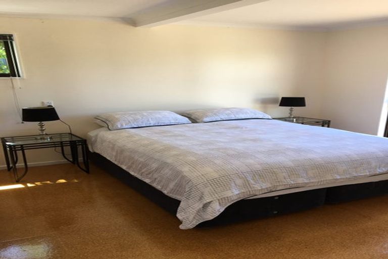 Photo of property in 38 Napier Street, Karaka Bays, Wellington, 6022