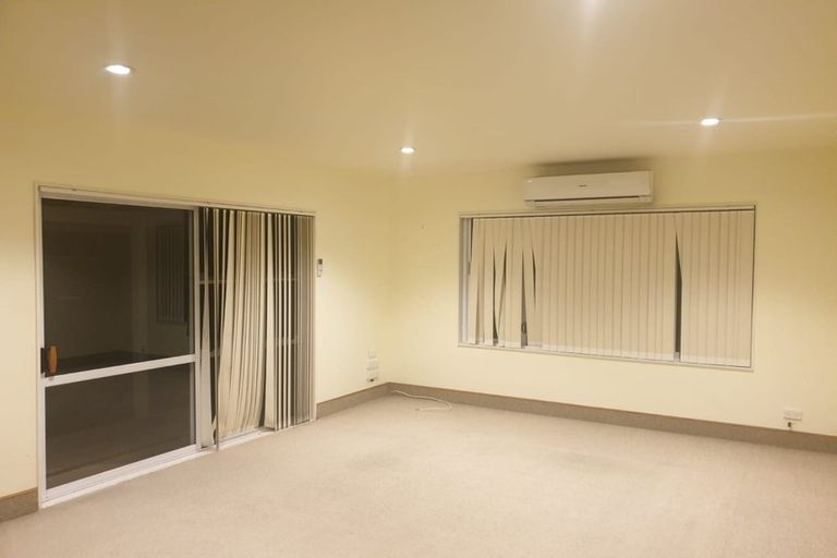 Photo of property in 8 River Road, Te Atatu Peninsula, Auckland, 0610