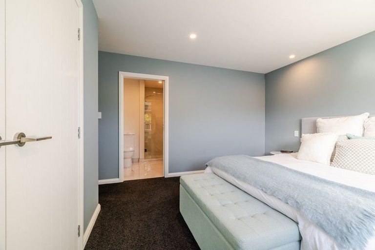 Photo of property in 2a Alton Place, Hokowhitu, Palmerston North, 4410