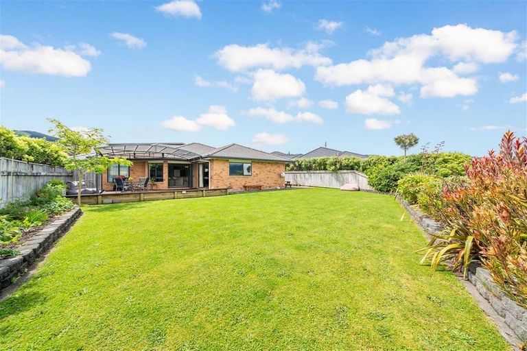 Photo of property in 2 Cosgrove Rise, Riverstone Terraces, Upper Hutt, 5018