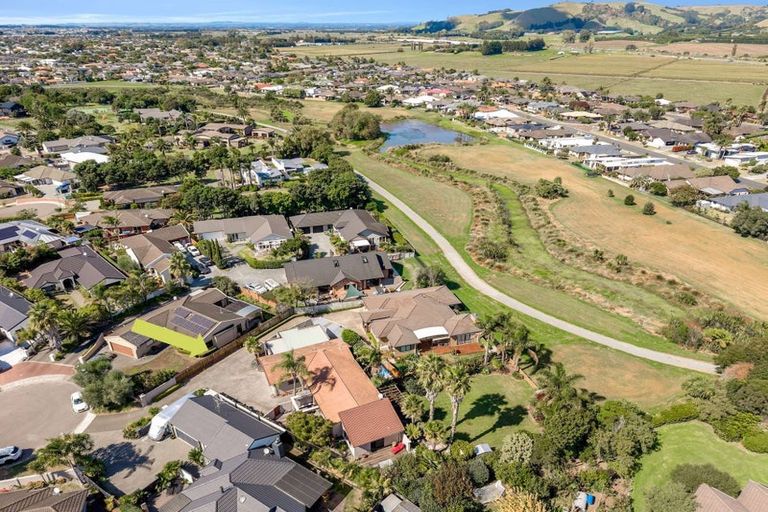 Photo of property in 8 Piha Close, Papamoa Beach, Papamoa, 3118