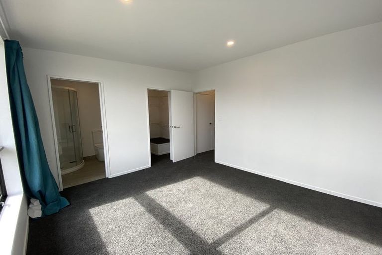 Photo of property in 62u4 Spenmoor Street, Newlands, Wellington, 6037