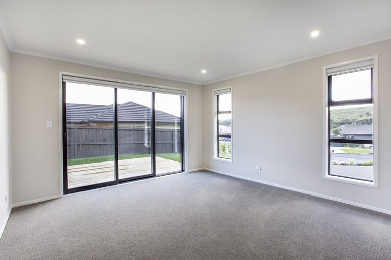 Photo of property in 12 Porokaiwhiri Avenue, Helensville, 0800