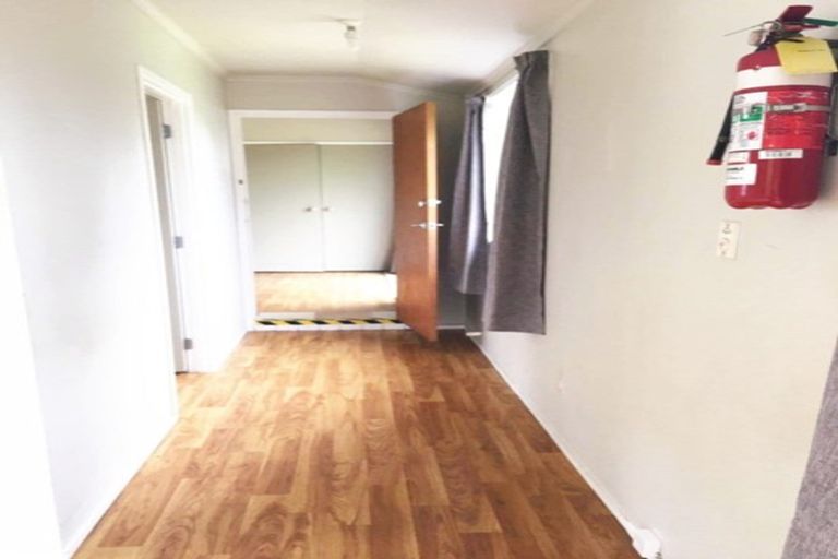 Photo of property in 11 Epping Road, Henderson, Auckland, 0610