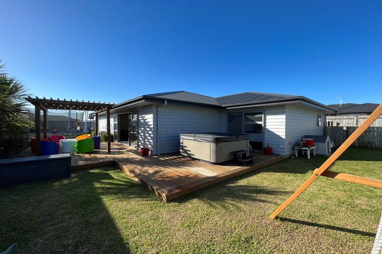 Photo of property in 17 Story Street, Foxton Beach, Foxton, 4815
