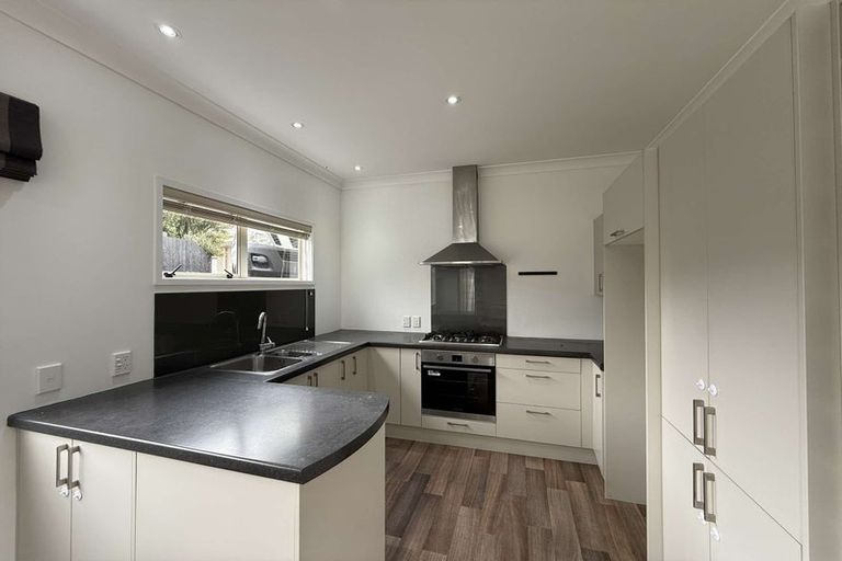 Photo of property in 40c Ruskin Road, Newlands, Wellington, 6037