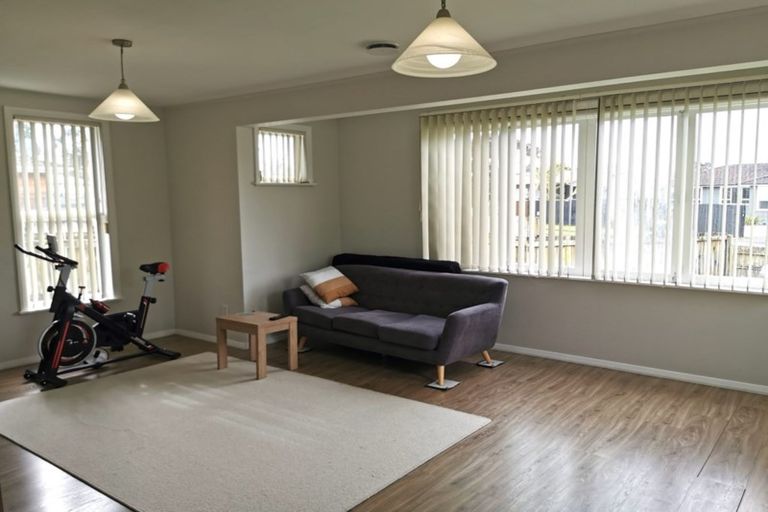 Photo of property in 44 Lavinia Crescent, Mangere East, Auckland, 2024
