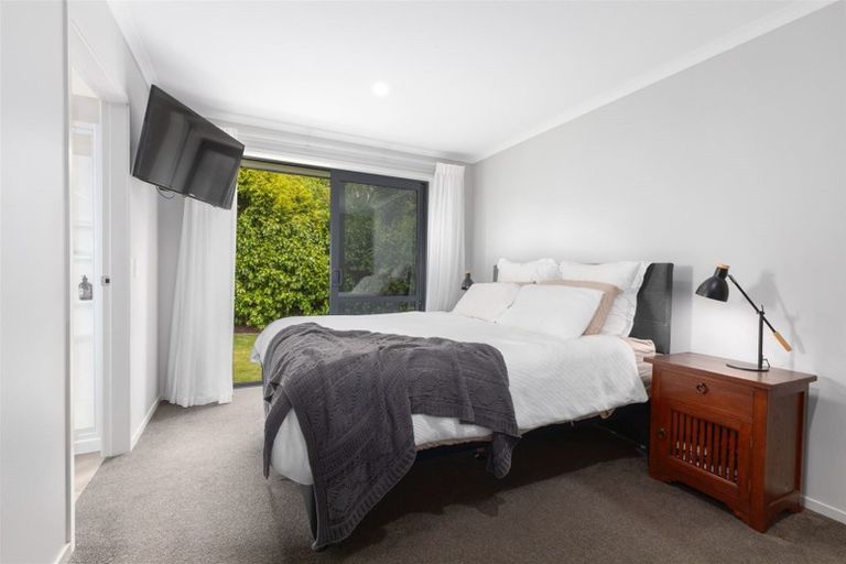 Photo of property in 31 Mooring Close, Whitby, Porirua, 5024