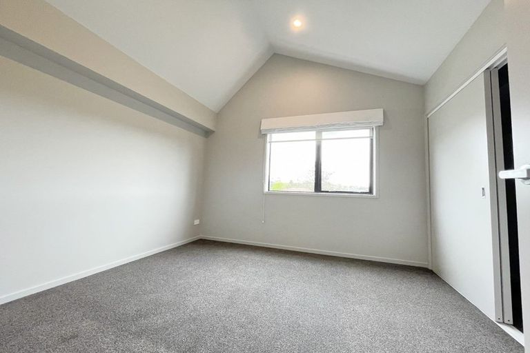 Photo of property in 49b Hatherlow Street, Glenfield, Auckland, 0629